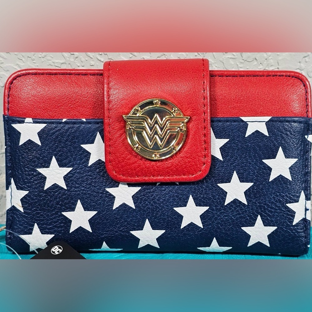 NWT Bioworld DC Comics Wonder Woman flap wallet